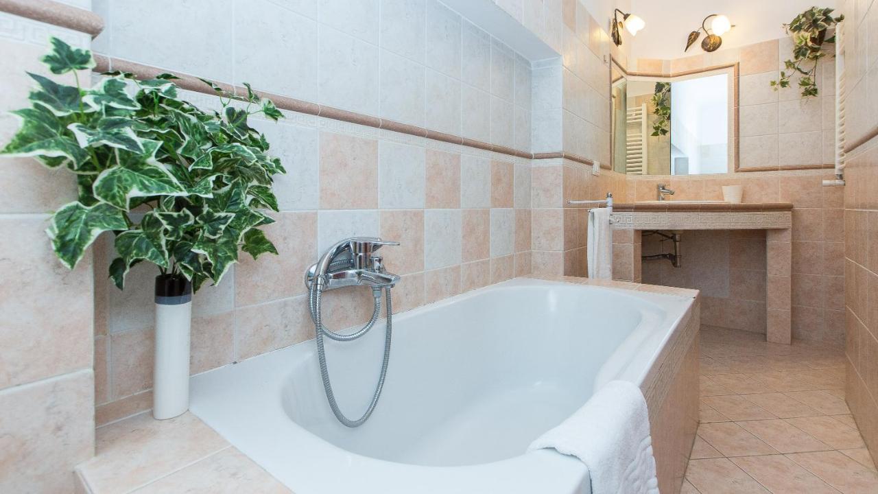 Atheneum By In Apartamento
